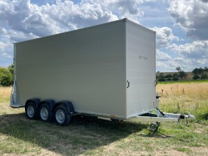Kofferanhänger Sirius G High Rampe Tür Kombi · 3.500 kg, 523×175×242 cm