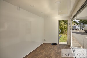 Verkaufsanhänger Respo weiß große Klappe · 2.700 kg, 621×220 cm