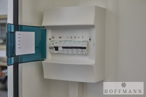 Verkaufsanhänger Respo weiß große Klappe · 2.700 kg, 621×220 cm