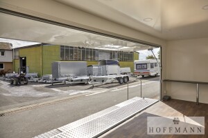 Verkaufsanhänger Respo weiß große Klappe · 2.700 kg, 621×220 cm
