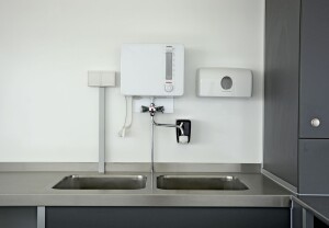 Imbissanhänger wm meyer VK 2755/220 · 2.700 kg, 550×220 cm