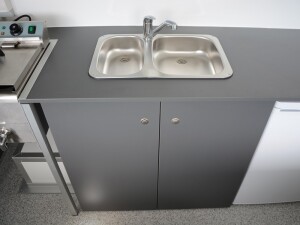Imbissanhänger wm meyer VK 2755/220 · 2.700 kg, 550×220 cm