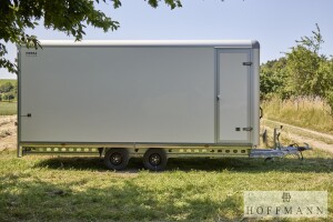 Kofferanhänger Henra GP 503×222×220 Seitentür + Hecktüren · 3.500 kg, 503×222 cm – sofort ab Lager