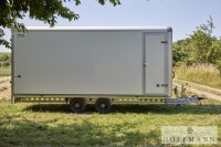 Kofferanhänger Henra GP 503×222×220 Seitentür + Hecktüren · 3.500 kg, 503×222 cm – sofort ab Lager